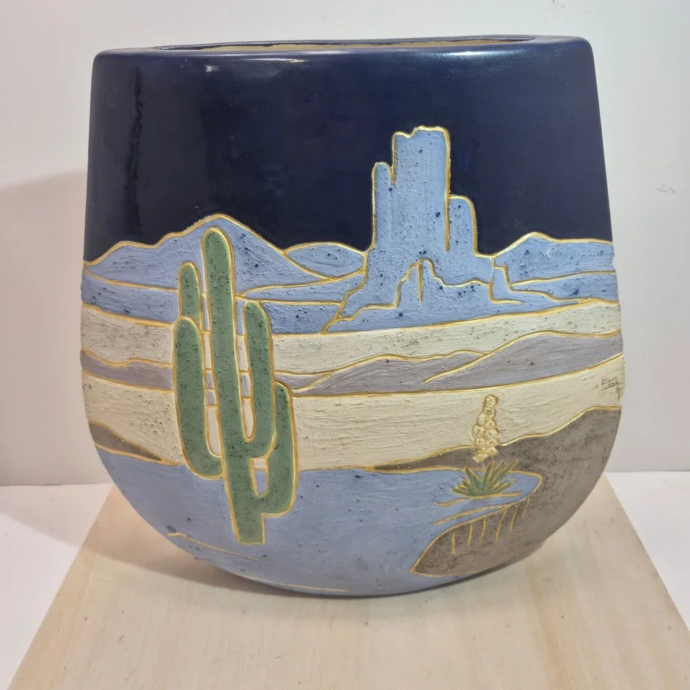 Lupe D Ortiz Alamogordo NM Pottery Vase Howling Coyote Cactus Desert Scene 11.5